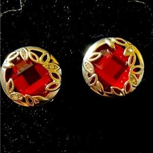 Vintage clip on BEAUTIFUL EAR STUDS PREOWNED